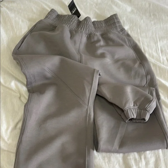 Abercrombie & Fitch Gray Sweatpants with Elastic Waistband - Picture 4 of 5